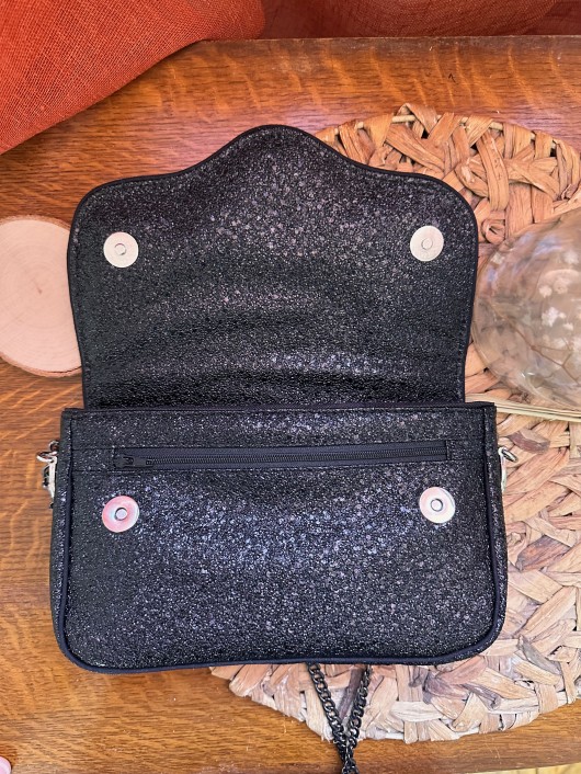 Ginny - Le sac pochette chic en simili cuir noir brillant