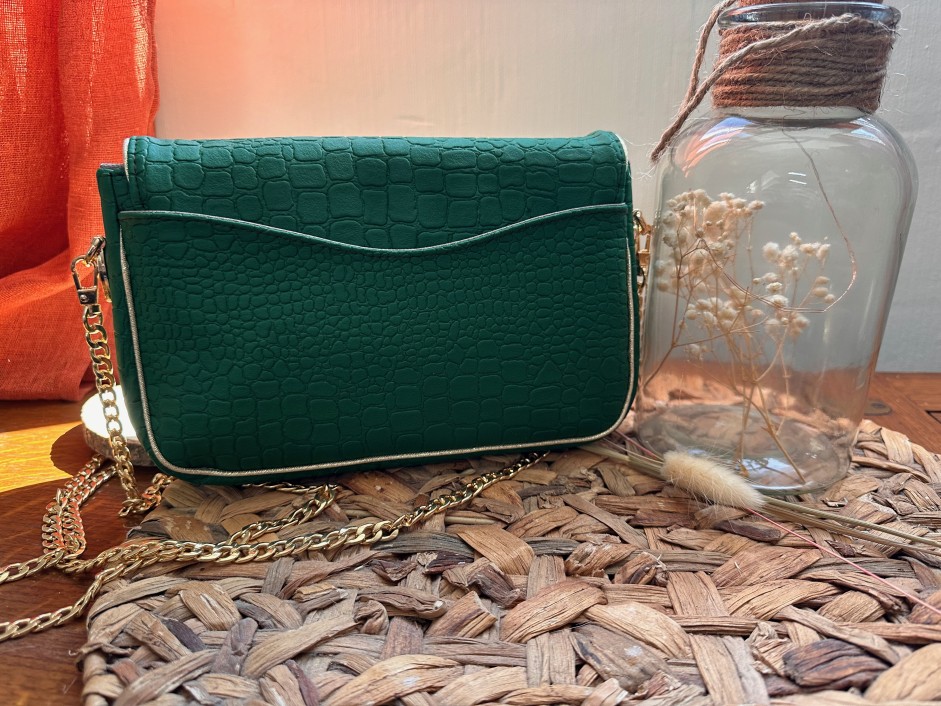 Ginny - Le sac pochette estival en simili cuir croco vert pétillant