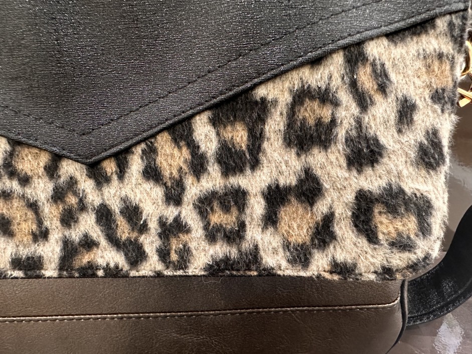 Lennie - Le sac à bandoulière à motif léopard, taupe irisé et noir irisé
