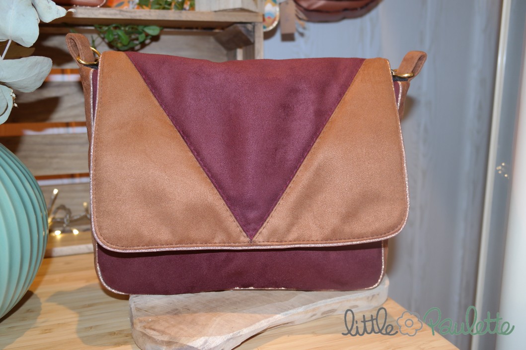 Linette - Le sac bandoulière à rabat en suédine rouge et marron